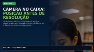 Câmera de segurança posicionada sobre o caixa de uma loja