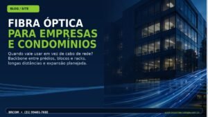Cabo de fibra óptica conectado ao switch do rack de uma empresa