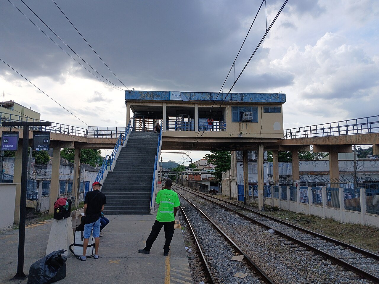 Vista real da estação ferroviária de Pilares na Zona Norte do Rio de Janeiro