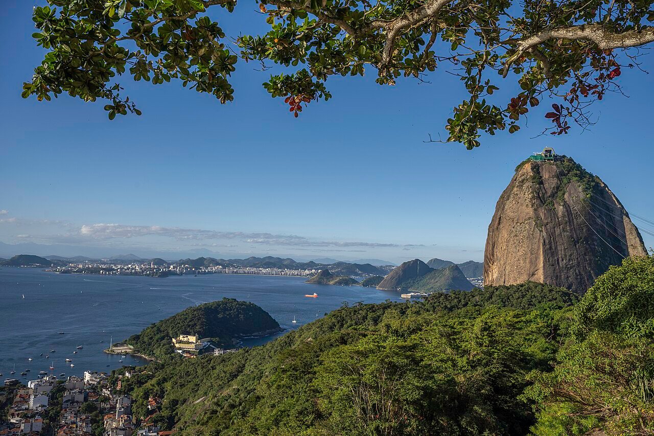 Vista real do Pão de Açúcar a partir da Urca, Rio de Janeiro